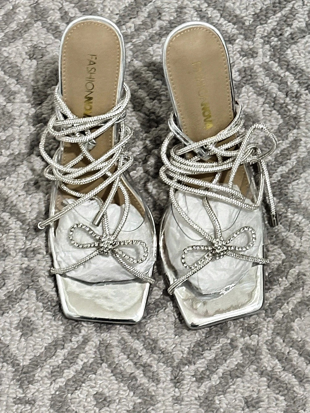 Fashion Nova Alta Rhinestone Bow Heels Silver US 8.5 NWOT